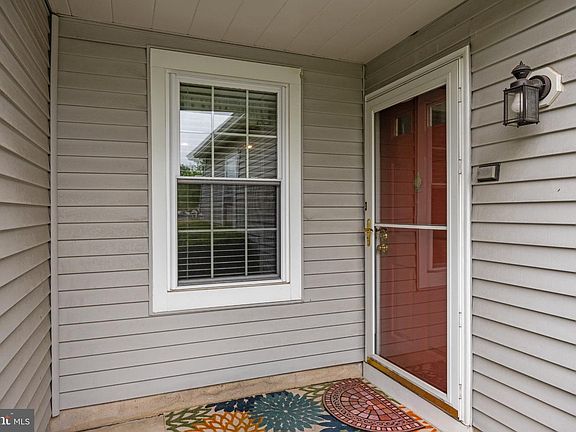 4th image of 679 Rose Hollow Dr