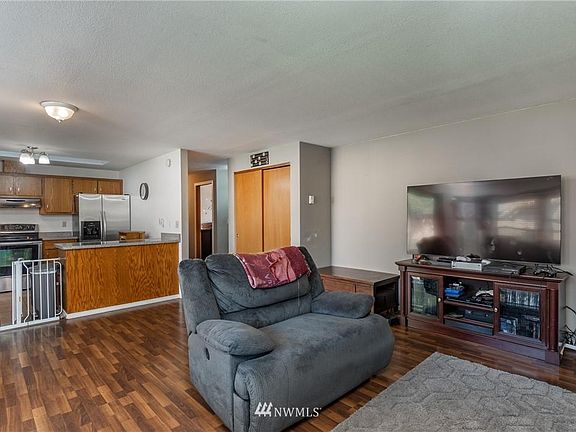 4th image of 848 NW Hiyu Dr
