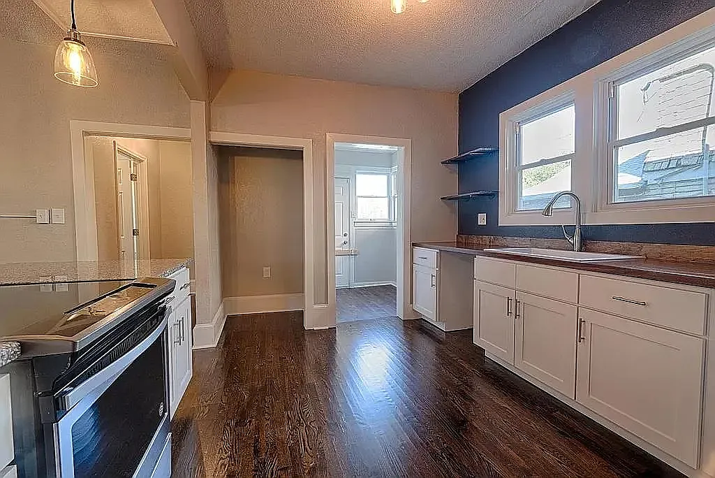 4408 Forest Ave — Photo 2