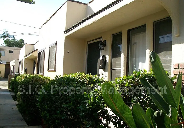 417 E Elmwood Ave #B — Photo 16
