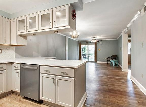 2nd image of 3915 Saint Charles Ave APT 303