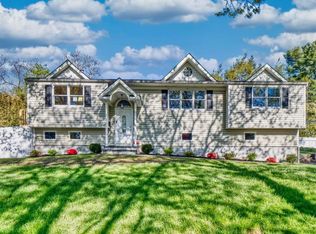 38 Victor Dr, East Northport, NY 11731