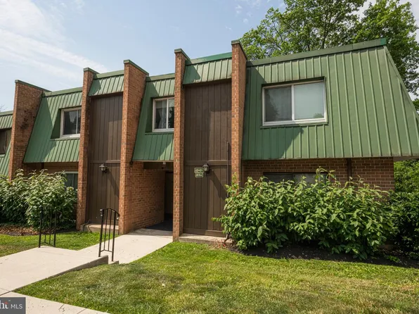 823 Meadowview Ln #823, Mont Clare, PA 19453