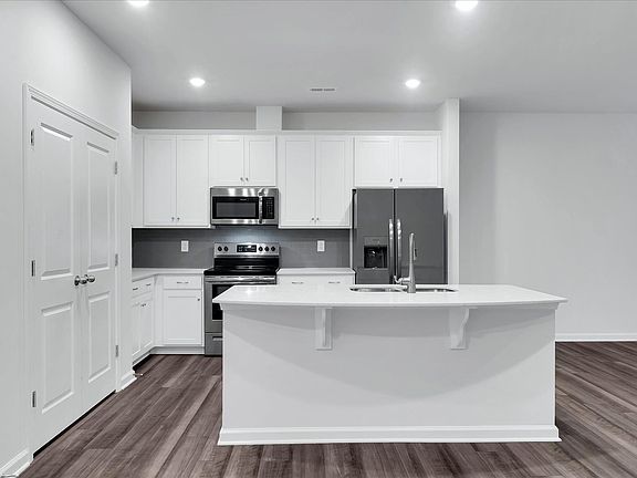3rd image of 290 E Compass Way