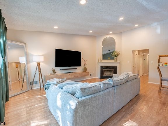 2nd image of 75 Gregory Ln #1506