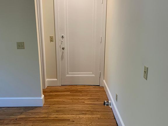 4th image of 542 Lincoln Ave #102