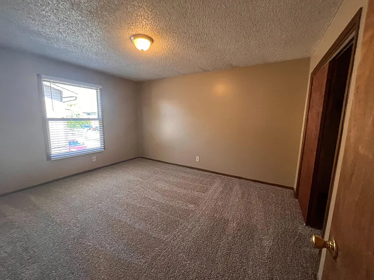 6816 W Par Ln #4 — Photo 11