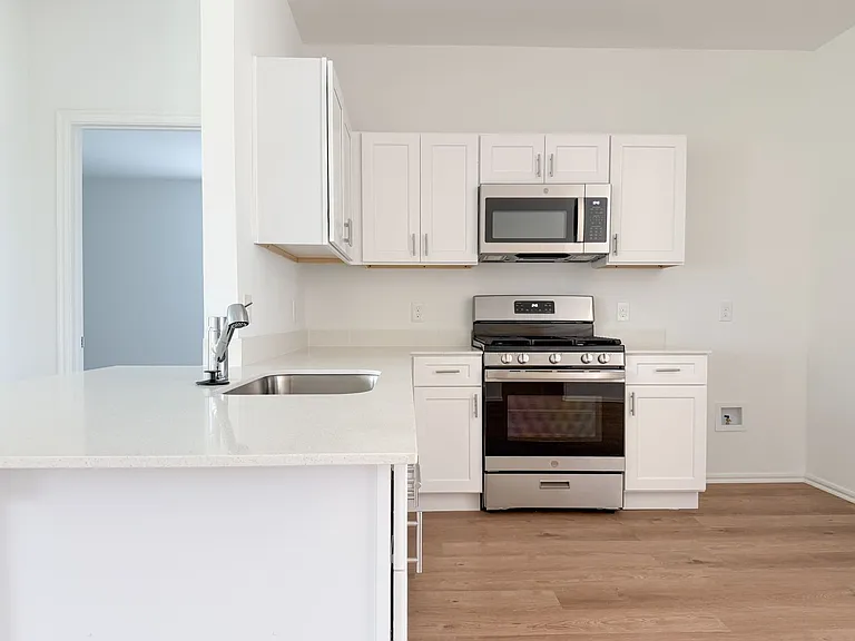 16301 Harvester Dr — Photo 5