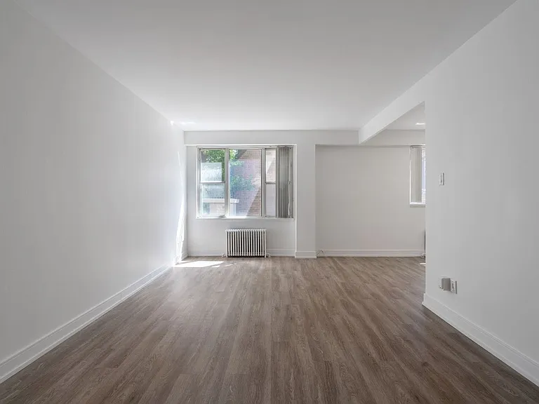 161 Saint George St — Photo 10