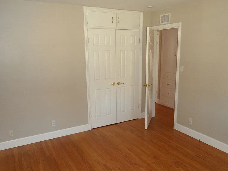 445 N Pine St — Photo 14