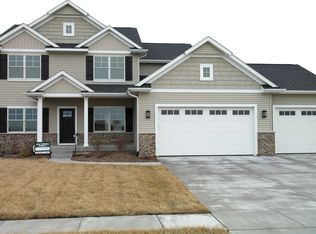 7043 St Ann Dr, Bettendorf, IA 52722