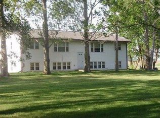 464 N 3rd St, Sheffield, IA 50475