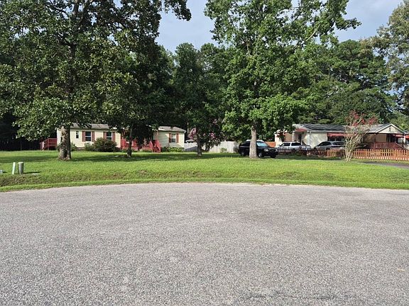 5th image of 305 Clear Springs Cir