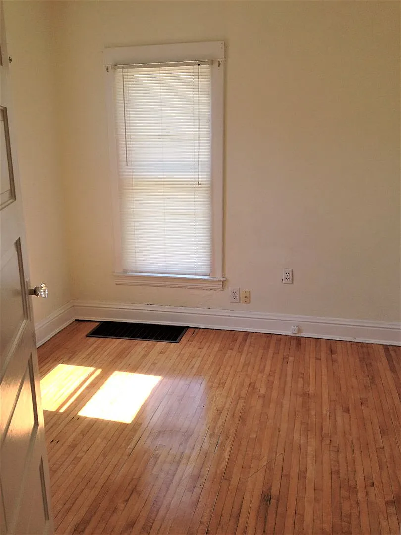 2 bed 1 bath House — Photo 4
