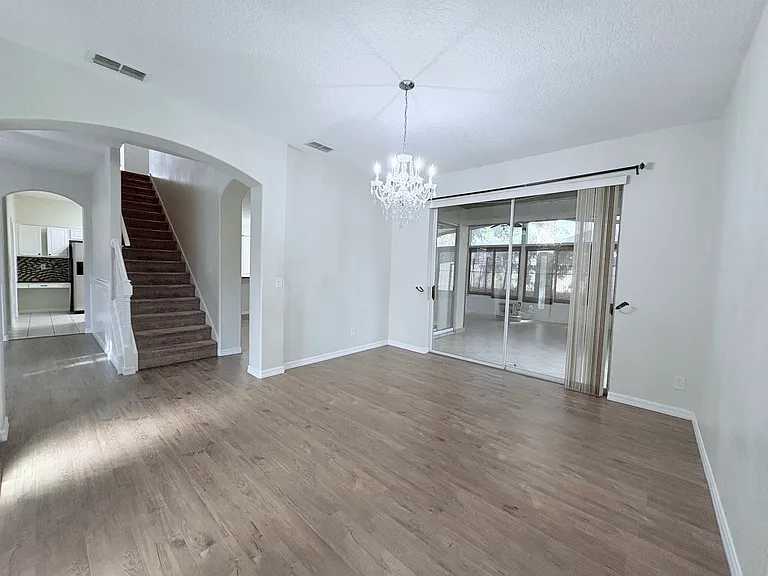 4616 Riverton Dr — Photo 2