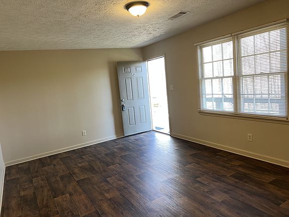 3rd image of 53 Nottingham Trl