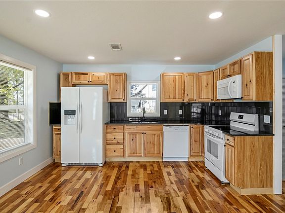 5th image of 304 N West Ave