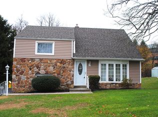 15 Pearson Cir, Springfield, PA 19064