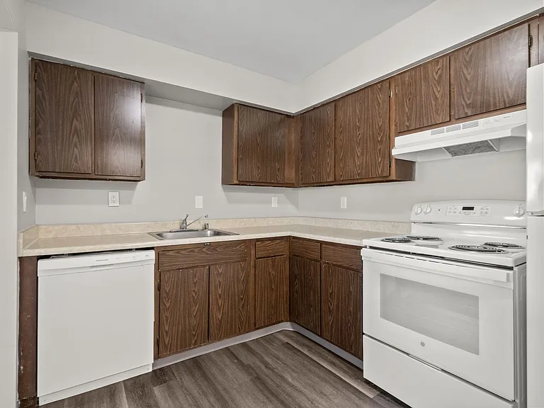 Chalet Villa Lakefront Community — Photo 27