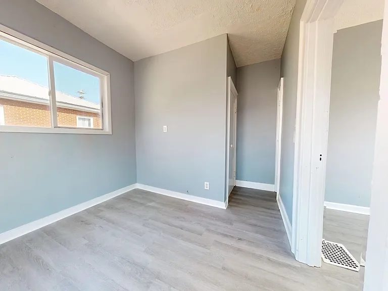 396 Grace St — Photo 5