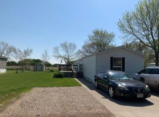 1402 Meadow View Rd, Yankton, SD 57078