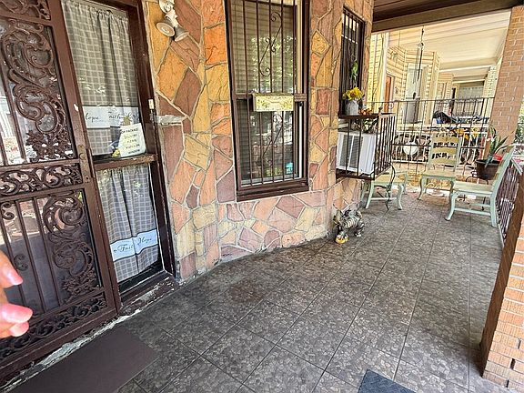 3rd image of 3274 Decatur Avenue