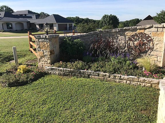 4th image of 102 Brush Creek Dr