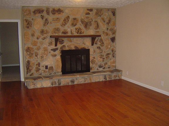 4th image of 10205 Julie Ln