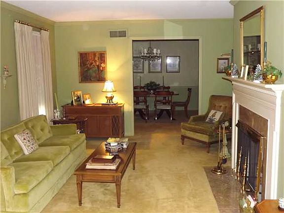 3rd image of 4804 Hallbrook Dr