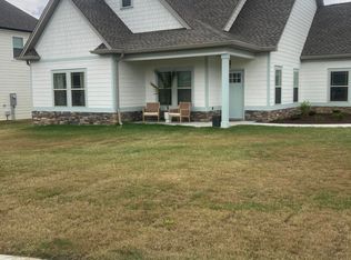 221 Country Cove Dr, Rossville, GA 30741