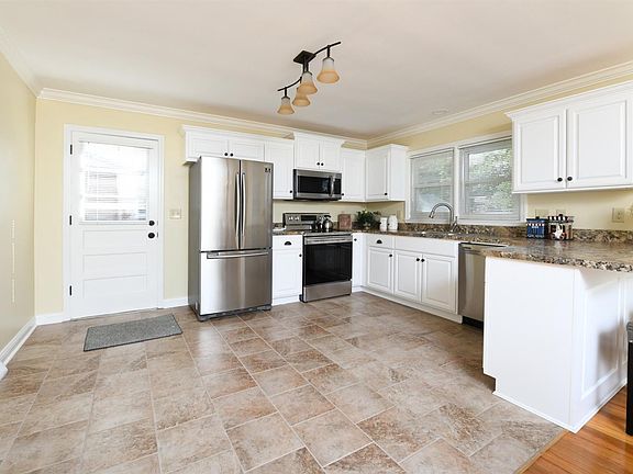 3rd image of 1209 Seneca Trl
