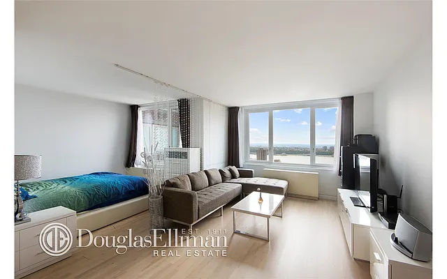 Rented by Douglas Elliman | media 15