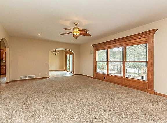 2nd image of 7318 Oakwood Dr