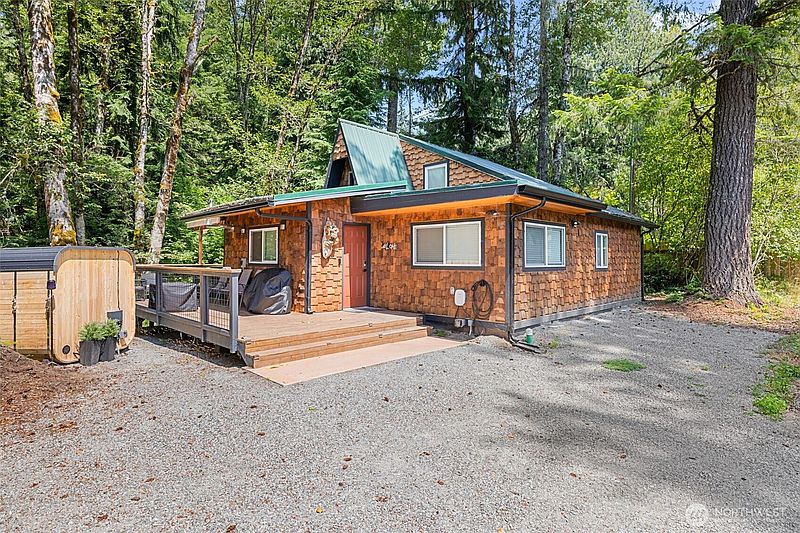 4th image of 178 Skate Creek Road N