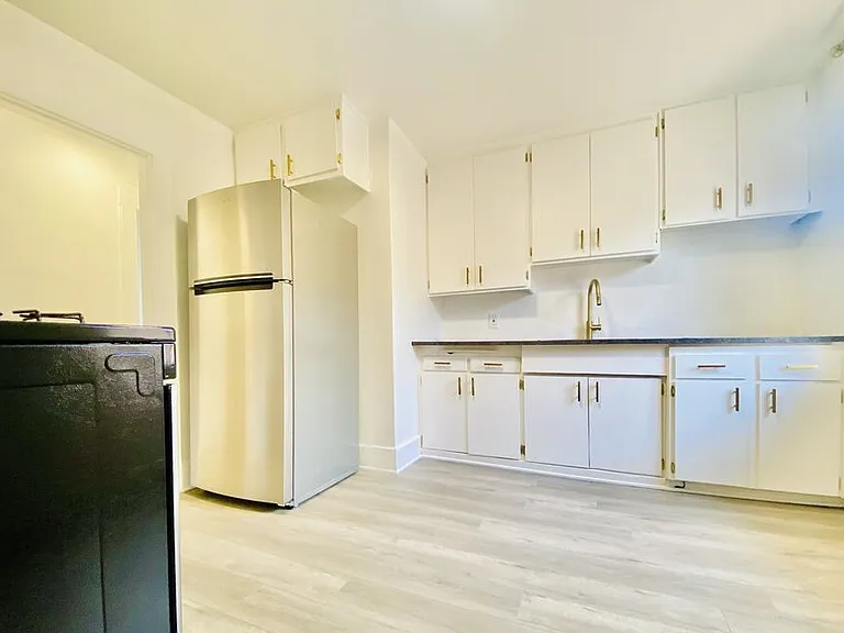 1474 W Vernon Ave — Photo 5