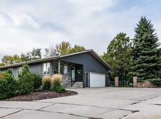 2217 Fallcreek Ct, Grand Forks, ND 58201