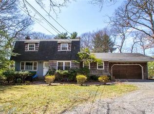 207 Dix Hills Rd, Dix Hills, NY 11746