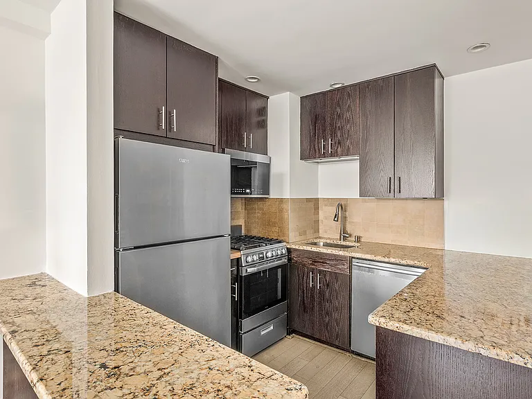 201 E 25th St #17B — Photo 5