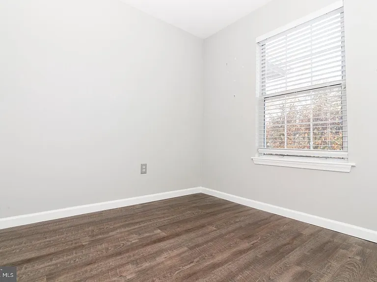 721 Walden Cir — Photo 17