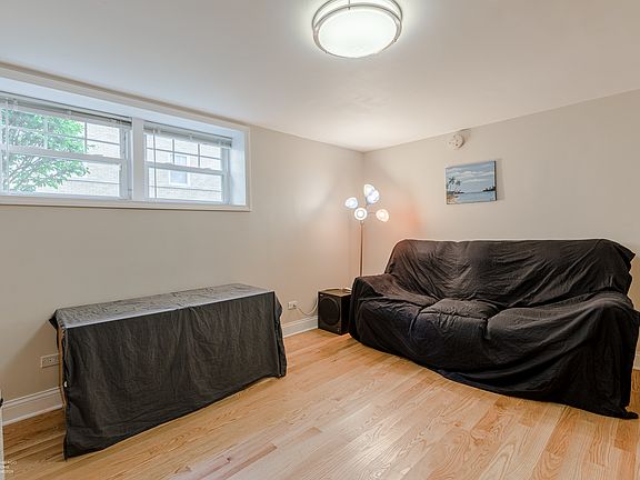 2nd image of 6046 N Francisco Ave APT Ge