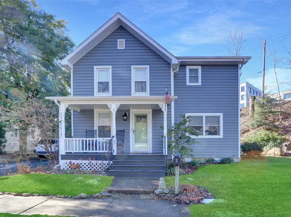 2 Locust Street, Roslyn Heights, NY 11577