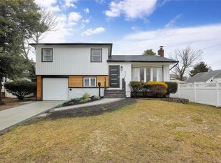 419 Christopher St, Oceanside, NY 11572