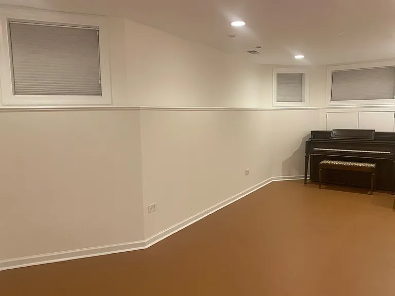 2441 N Mozart St — Photo 27