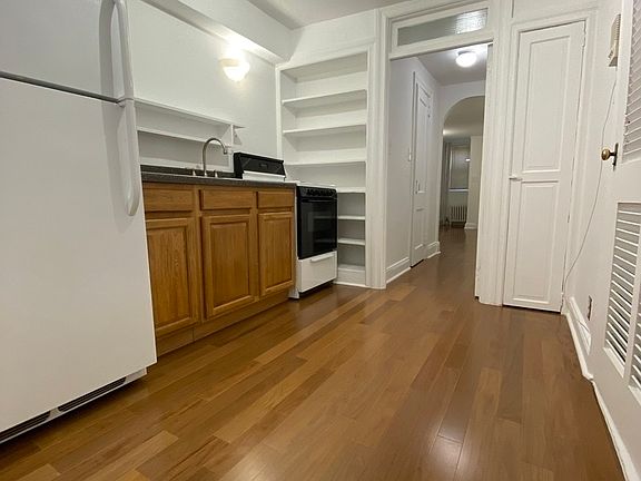 2nd image of 329 E 5th St APT B