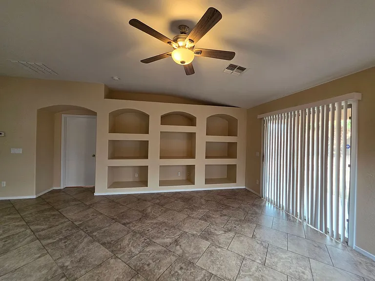 7805 S 48th Ln — Photo 17