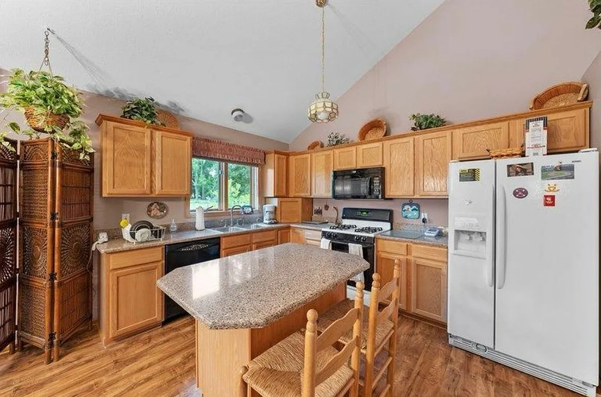 3 bed, 1660 sqft, $2,850 — Photo 3