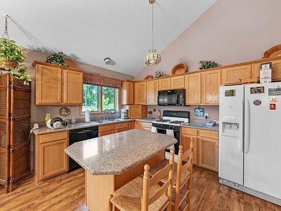 3rd image of 5867 Bartlett Blvd