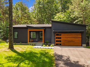 2060 Ten Mile Rd NE, Comstock Park, MI 49321