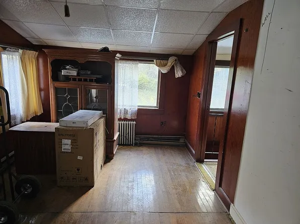 5941 Coalfield Trl, Quinwood, WV 25981