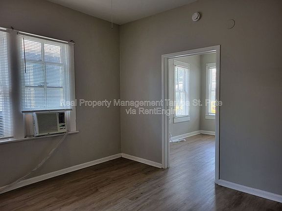 4th image of 3005 Sanchez St APT 4